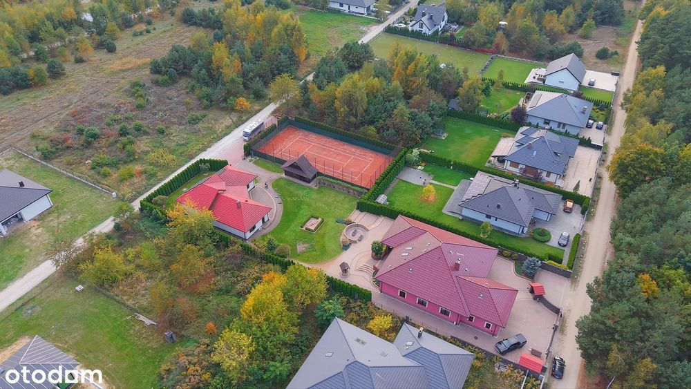 Ekskluzywna rezydencja z prywatnym kortem tenisowym i strefą SPA.