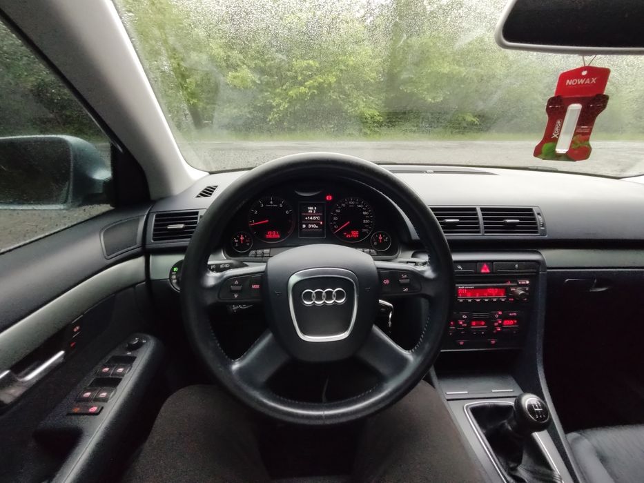 Audi A4b7 2.0 бензин
