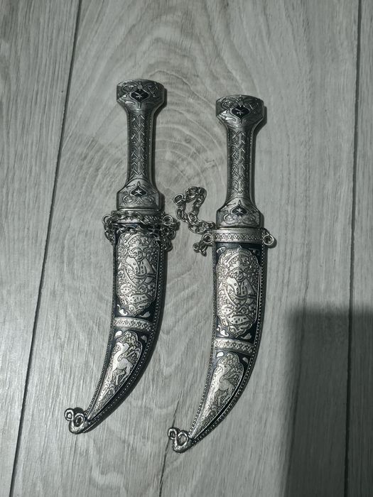 2 adagas decorativas tunisinas