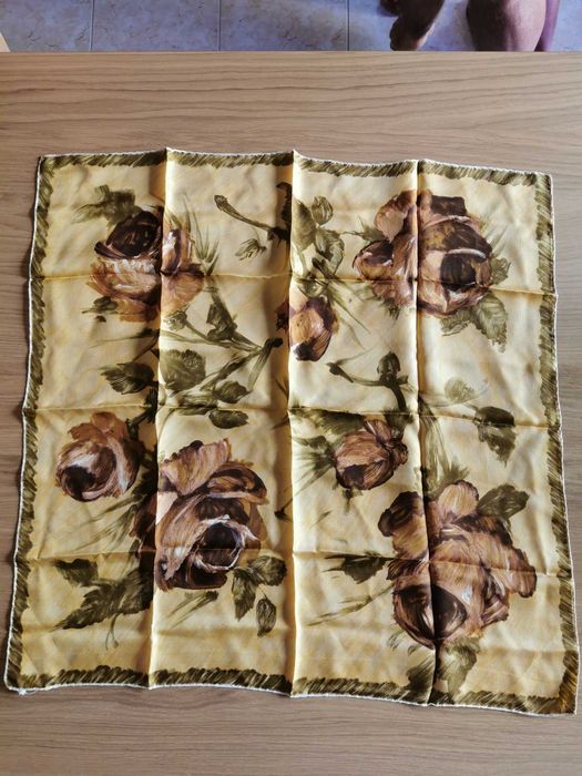 Vendo Lenços e Echarpes