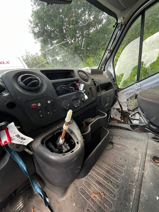Renault Master 2015 rok pij 2,3 diesel 120 KW uszkodzony. Silnik sprawny