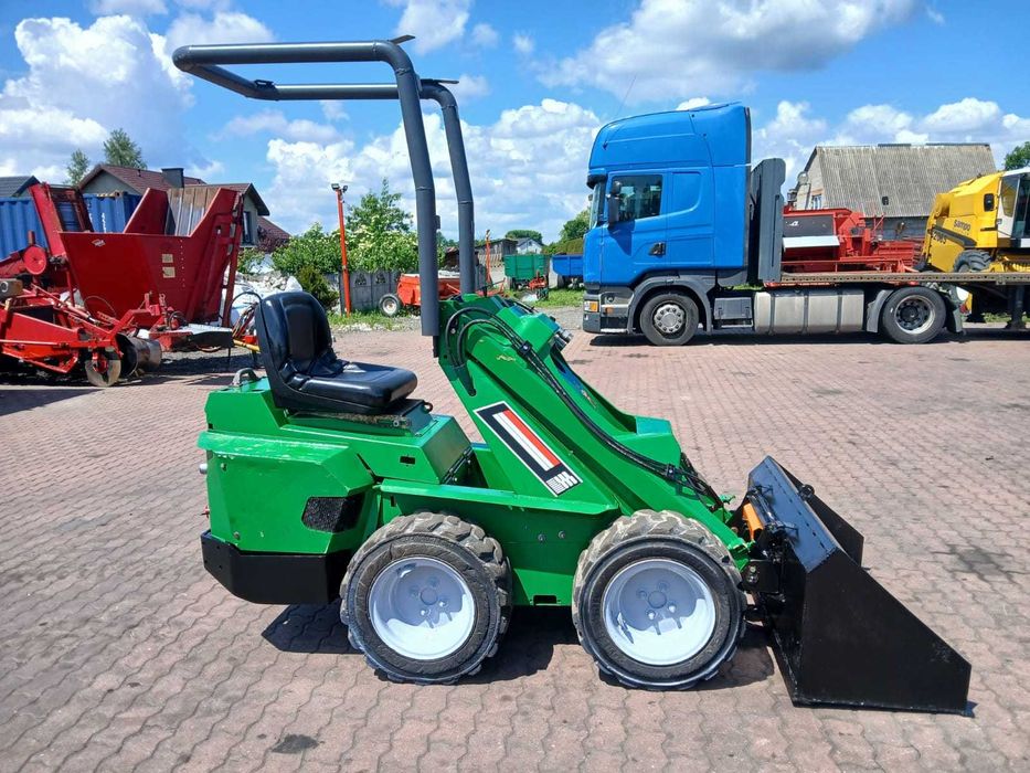 Mini ładowarka avant 320