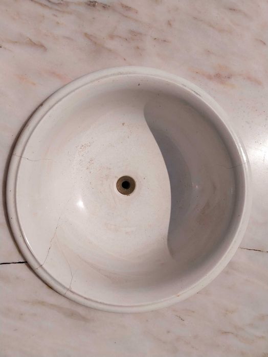 Móvel lavatório antigo (Massarelos) em castanho maciço e mármore