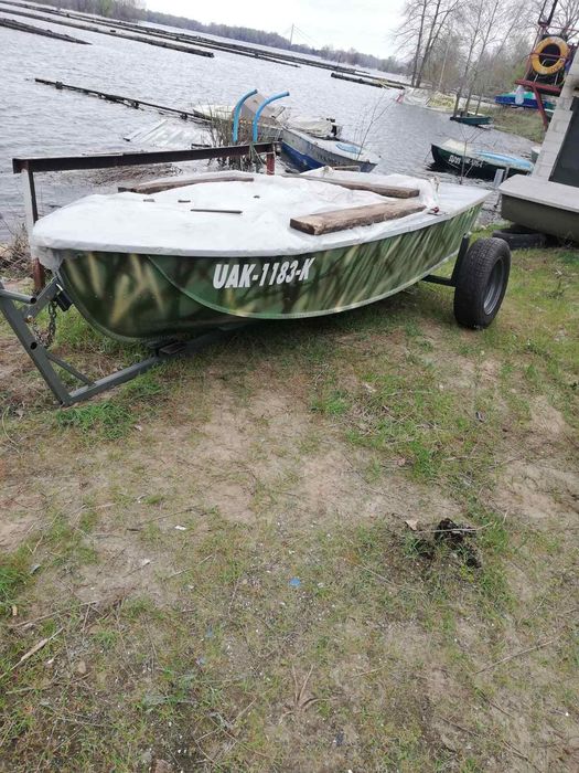 Продам тримісний човен  ЯЗЬ 320