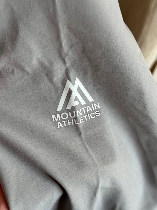 Куртка вітровка жіноча The North Face Mountain Athletics S