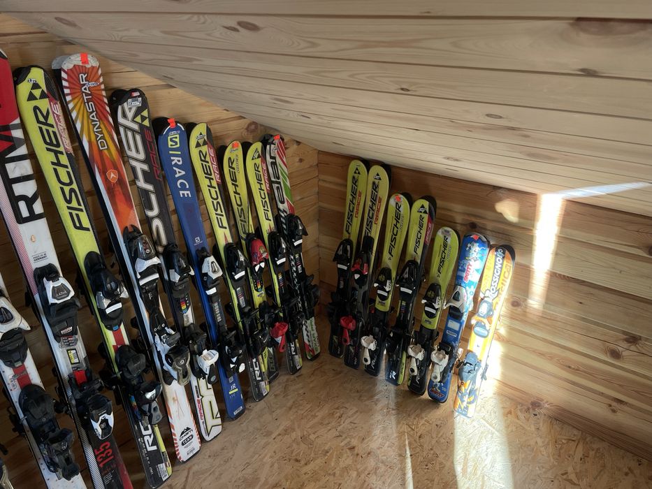Лижі, сноуборди, черевики