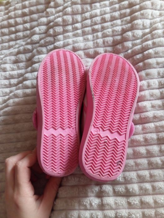 Кеди на дівчинку