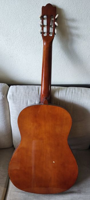 Guitarra clássica em bom estado