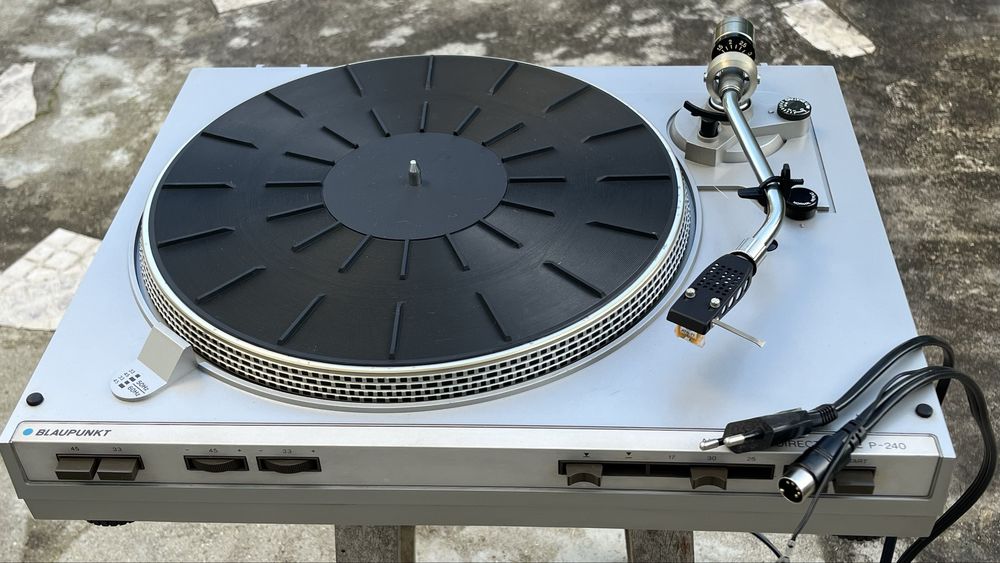 Blaupunkt P-240 Gira-discos Automático Direct Drive (Made in Japan)