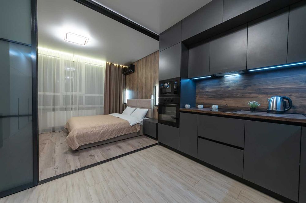 Подобово, в будинку з Генератором - люкс-студія з окремою спальнею.