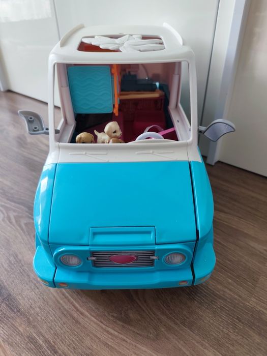 Wakacyjny kamper Barbie