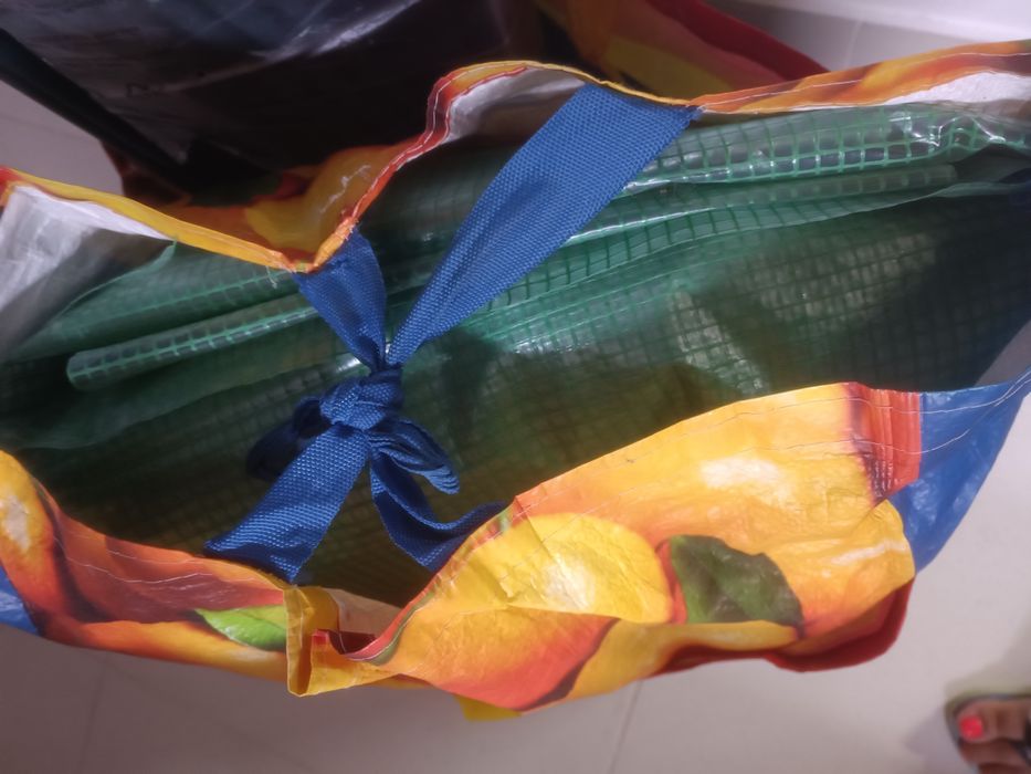 Estufa agrícola com prateleiras