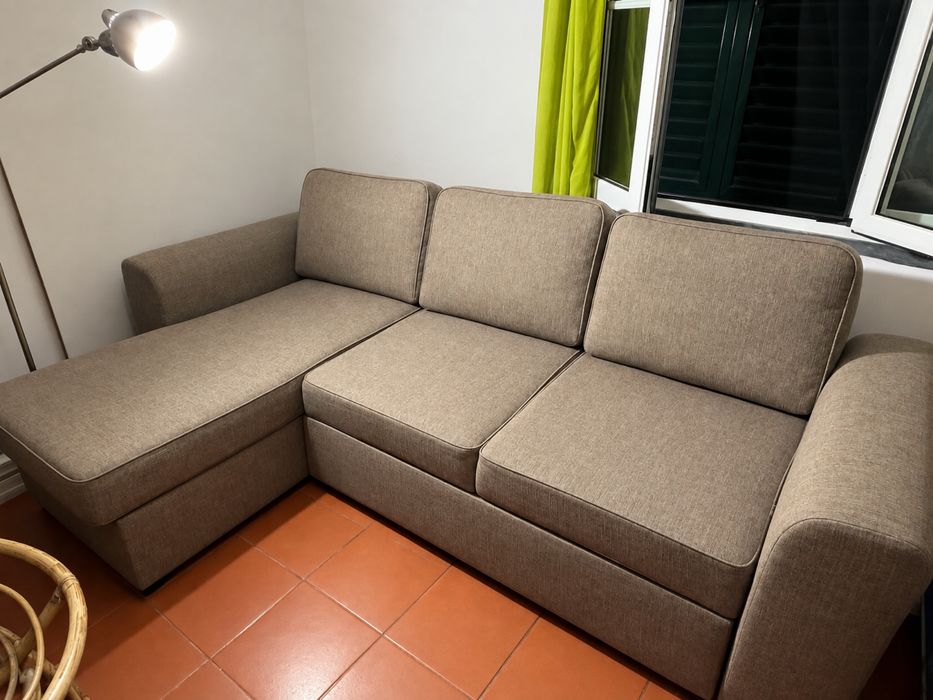 Sofá cama com chaise long