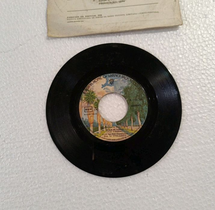 The Doobie Brothers It Keeps You Runnin' Disco Vinil Single 7" 45 RPM