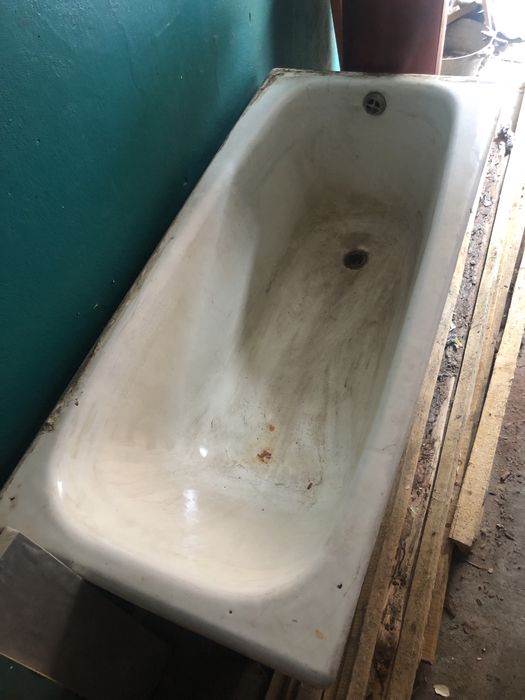 Ванна чугун з ніжками