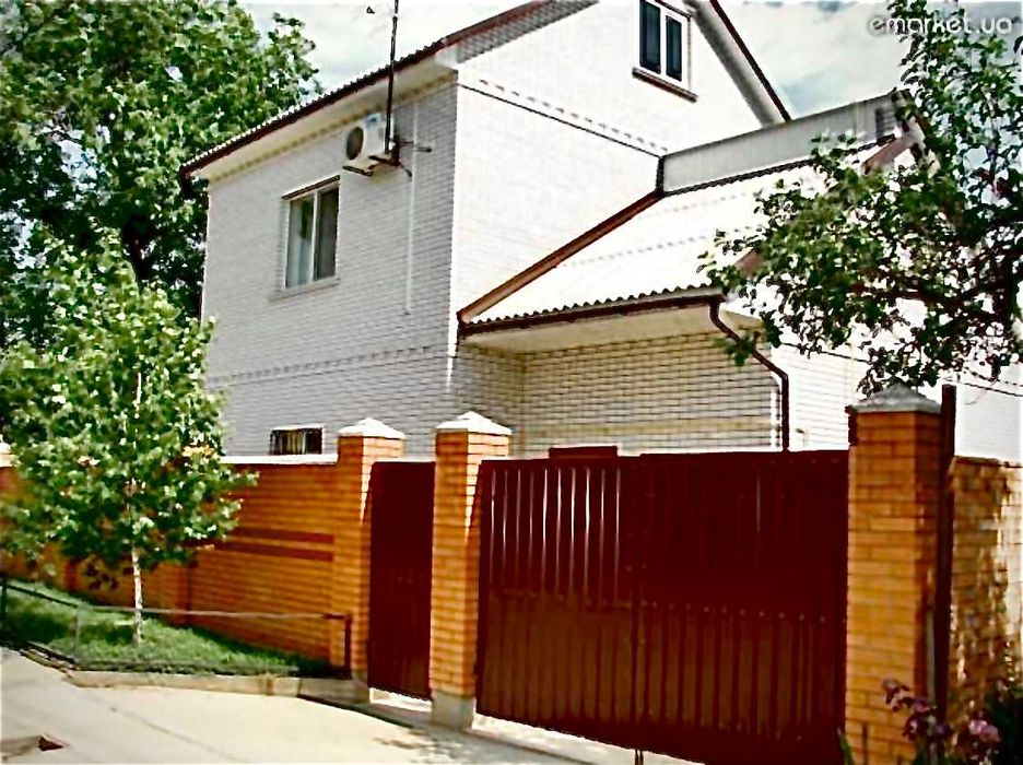 Продам шикарный 2х этажный дом в Коммунарском районе.