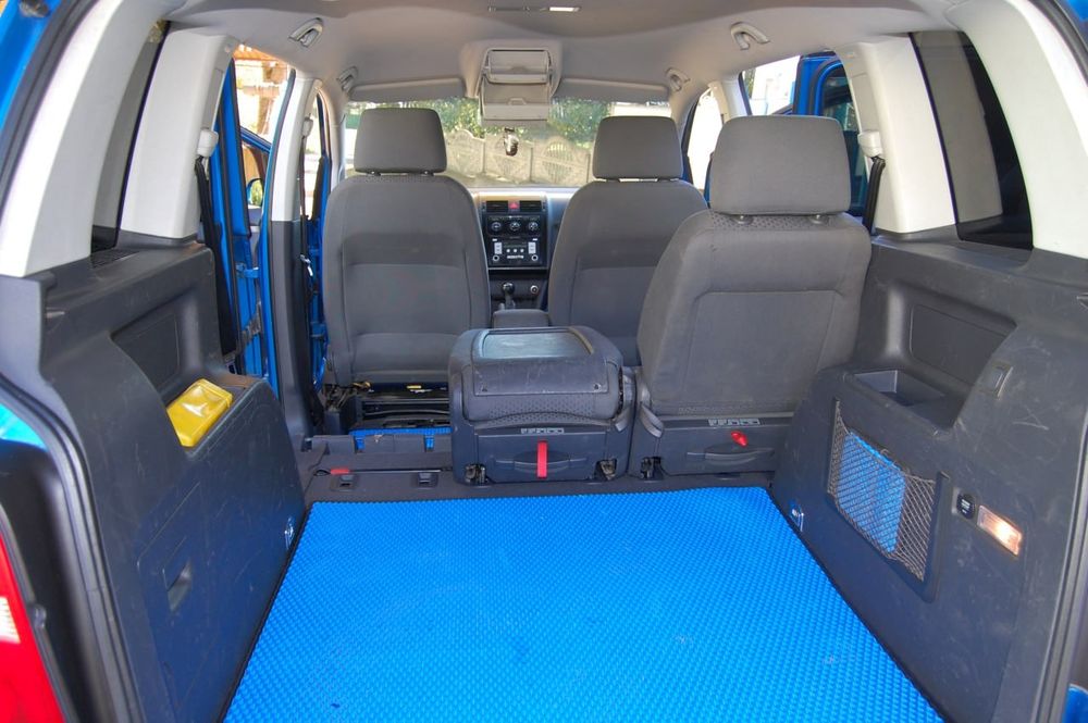 Volkswagen Touran 1.6 FSI Гарний стан 6-ступка