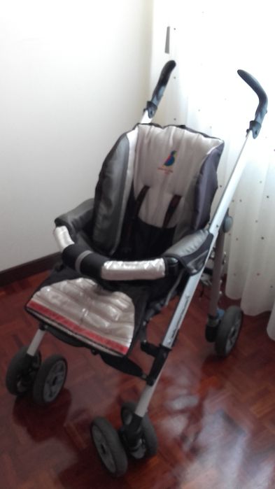 Carinho bebé,semi novo