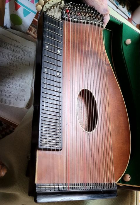 Cytra instrument strunowy szarpany