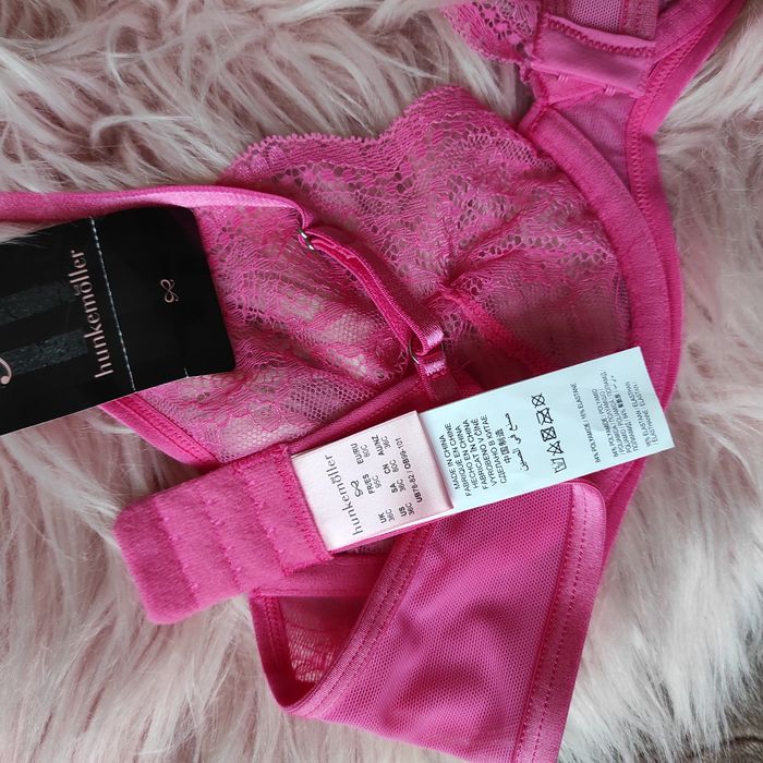 Рожевий мереживний бюстгальтер від бренду hunkemoller