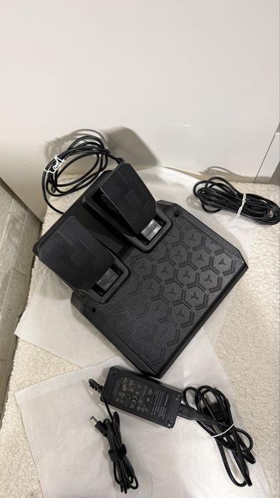 Volante e Pedais THRUSTMASTER T128