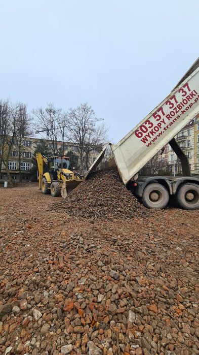 Utwardzenie terenu; parking; droga dojazdowa; plac z kruszywa