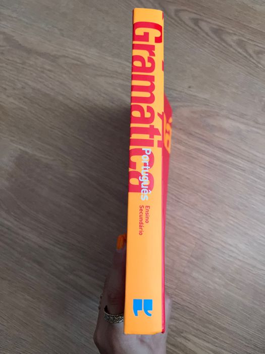 Livro de gramática de português