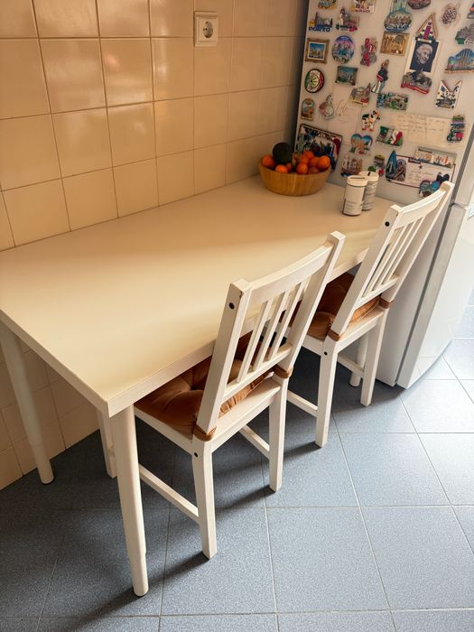 Cadeira (2 disponíveis) STEFAN brancas Ikea + Almofada cadeira Melinda