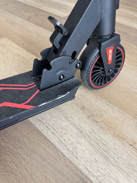 RCB Kids Electric Scooter/250W Model: R15 em excelente estado