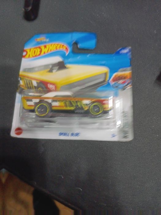 Samochodzik hotwheels