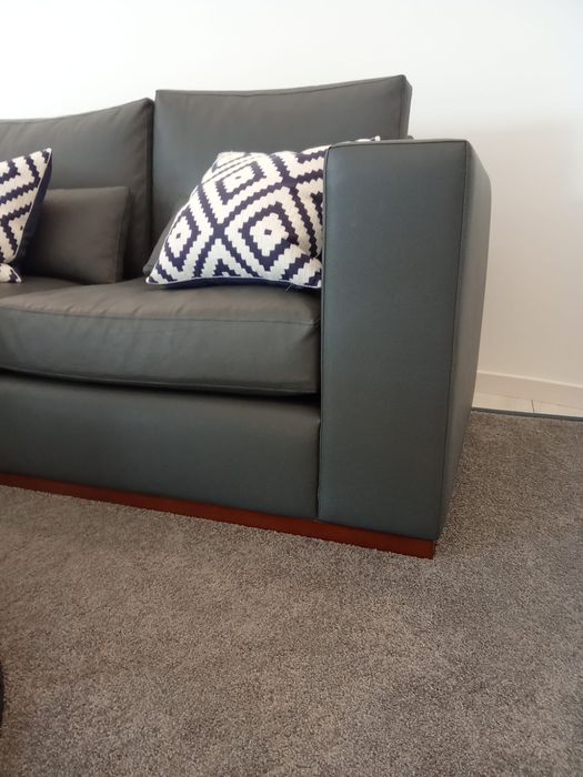 Sofá em mapa cinzento