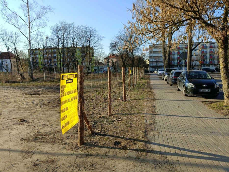 Montaż płot panelowy gabionowy betonowy siatka leśna