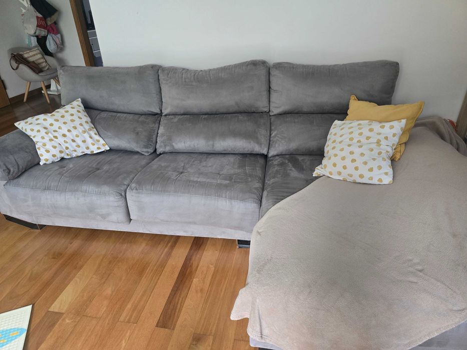 Sofá com chaise longue