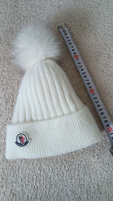 Білосніжна шапка moncler (s/m adult/teen)