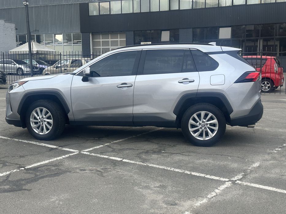 Продам Toyota Rav 4 2020 року