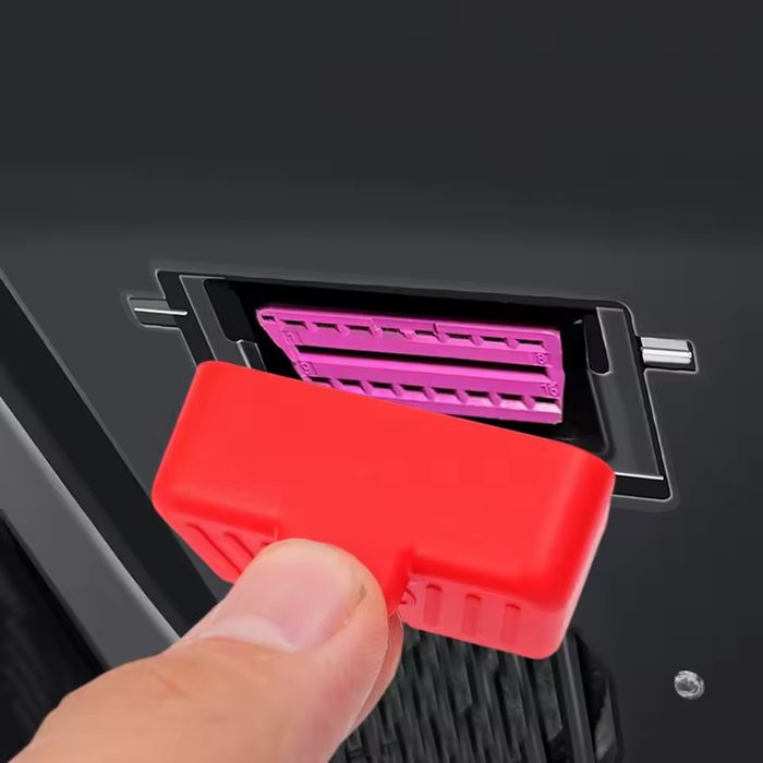Силиконовая заглушка на OBD разъём автомобиля