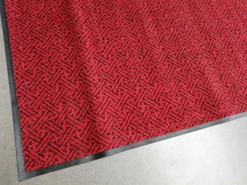 Wycieraczka podłogowa Mata wejściowa 110x200cm czerwona czarne kreski