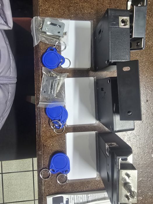 Três fechaduras Eletrônica para Armários/gavetas
Fechadura oculta para