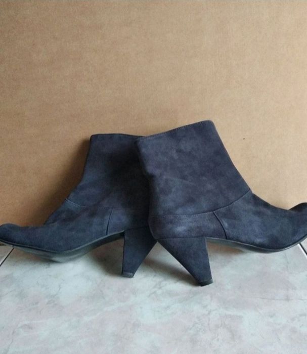 Botas para senhora, como novas.