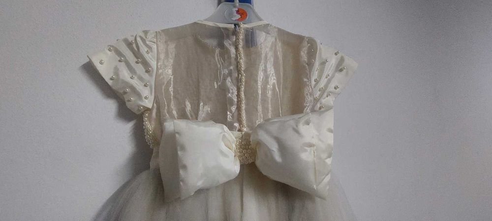 Vestido de menina das alianças , todo feito a mão.