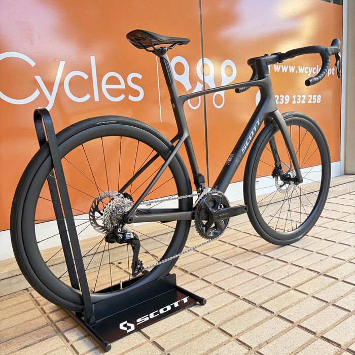 Scott Addict 30 - Carbon Black - Shimano 105 Di2