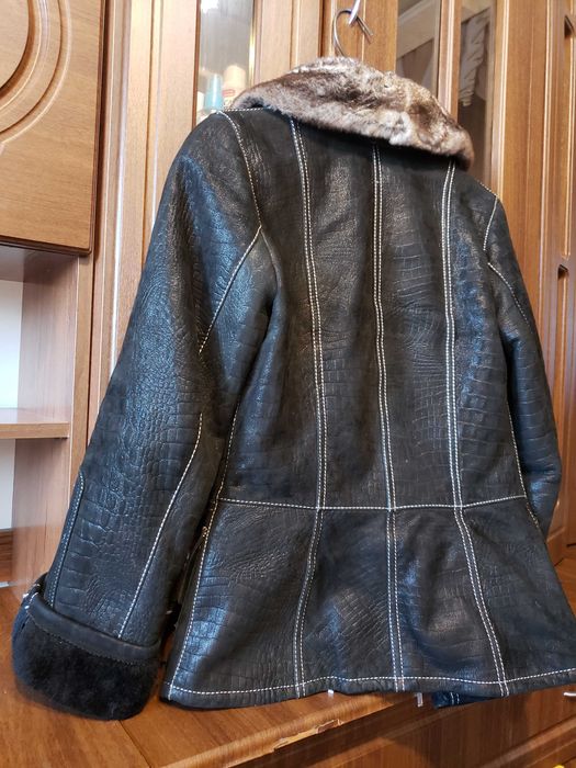 Женская дублёнка искуственная в отличном стстоянии