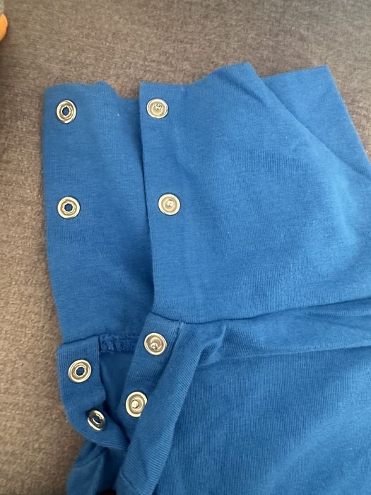 Niebieski golf dla chłopca dziecięcy zapinany