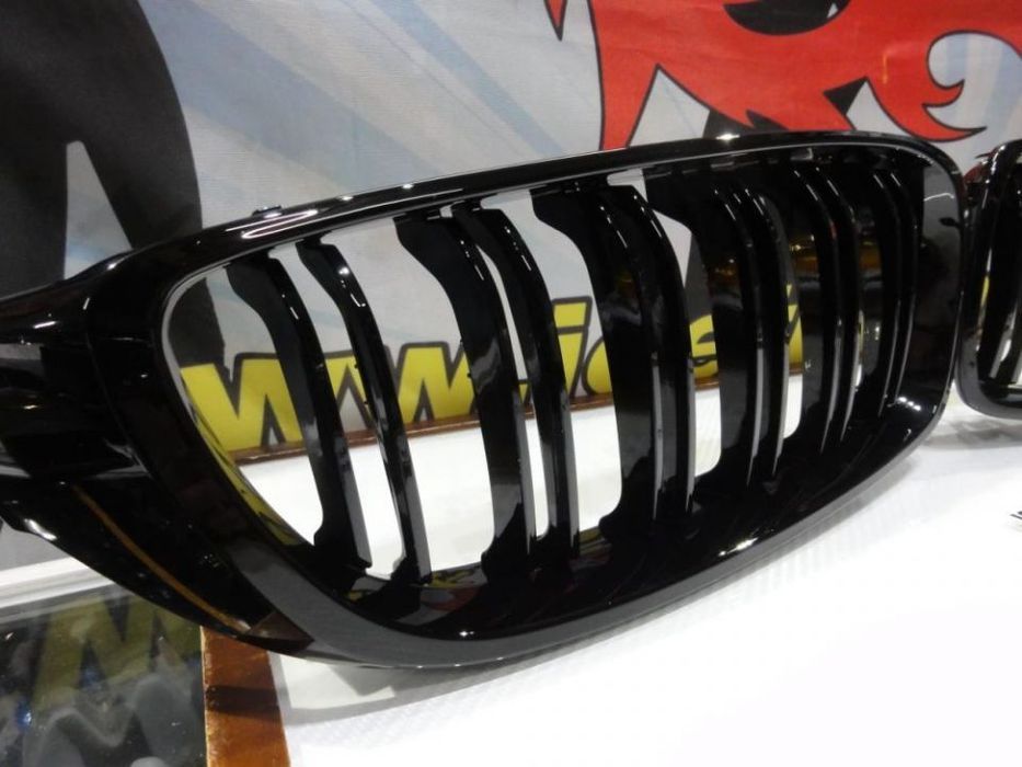 Grelha frontal BMW F32 / F32 / F36 M4 look / dupla lâmina em preto piano brilhante