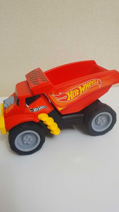 Машина hot wheels самоскид, резинові колеса , якісний пластик!