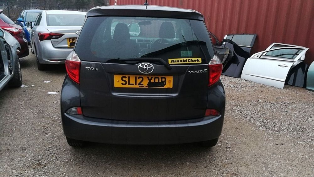 lampa prawa tył tylna karoseryjna toyota verso s 10-15