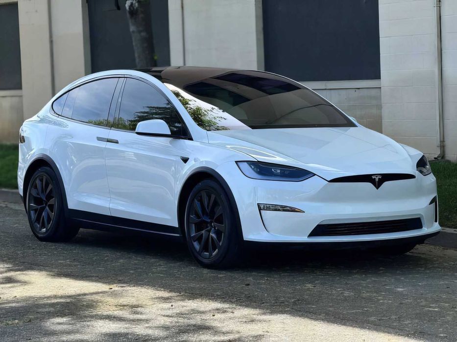 Tesla Model X      2024