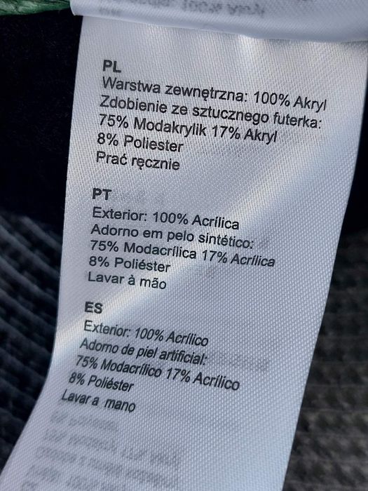 Czapka zimowa Barbour Saltburn Beanie z pomponem damska