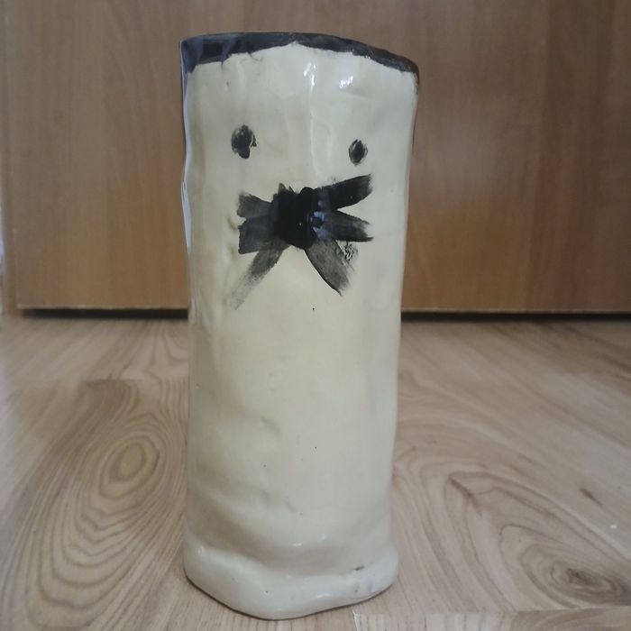 Wazon z psem - z ceramiki