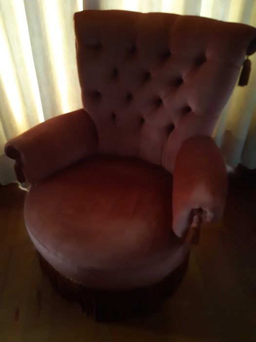Sofá "senhorinha" para complemento de decoração clássica